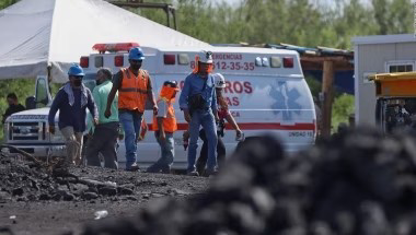 Mineros atrapados en México hace más de 24 horas