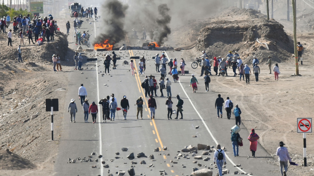 Se agudizan las protestas contra el gobierno en Perú