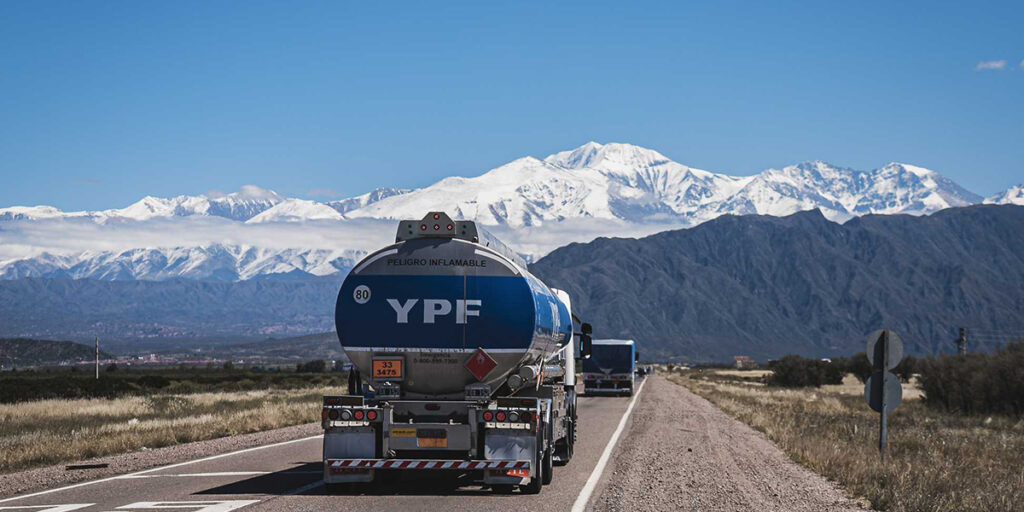 YPF, una historia marcada por los vaivenes políticos de la Argentina