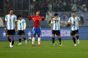 Argentina visita a Chile por Eliminatorias Sudamericanas con un equipo renovado y Messi como suplente