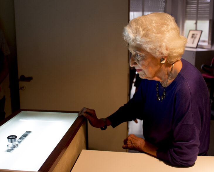 Sara-en-el-laboratorio-730x589