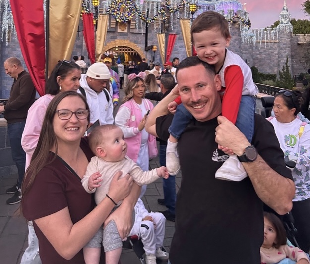 marino-con-su-familia-