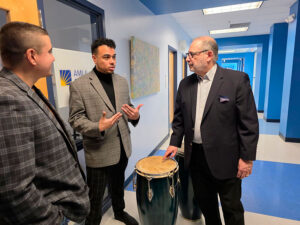 Donacion-de-congas-fortalece-la-educacion-musical-4