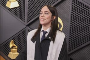 Billie Eilish gana el Grammy a canción del año y lanza un mensaje contra el ICE